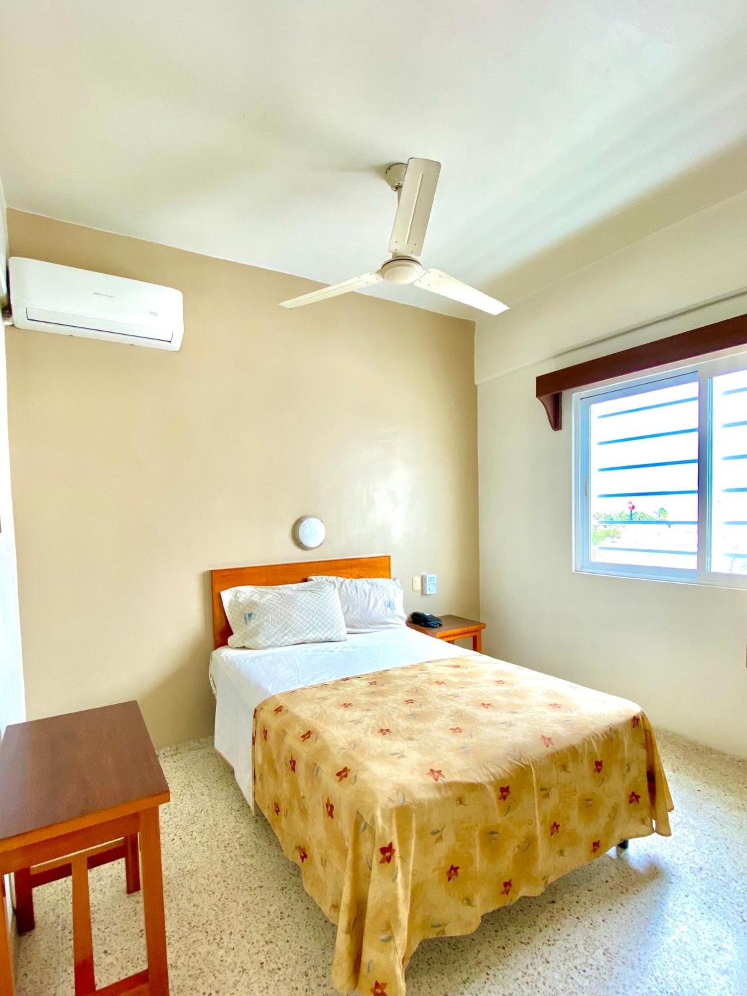 Hotel Delfines - A 2 Calles Del Acuario ורקרוז מראה חיצוני תמונה